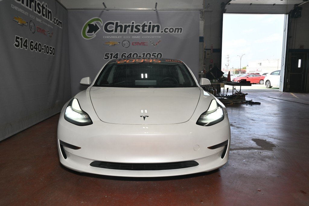 2020 Tesla MODEL 3 in Montreal, Quebec - 2 - w1024h768px