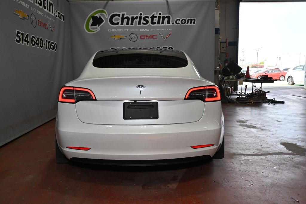 2020 Tesla MODEL 3 in Montreal, Quebec - 11 - w1024h768px