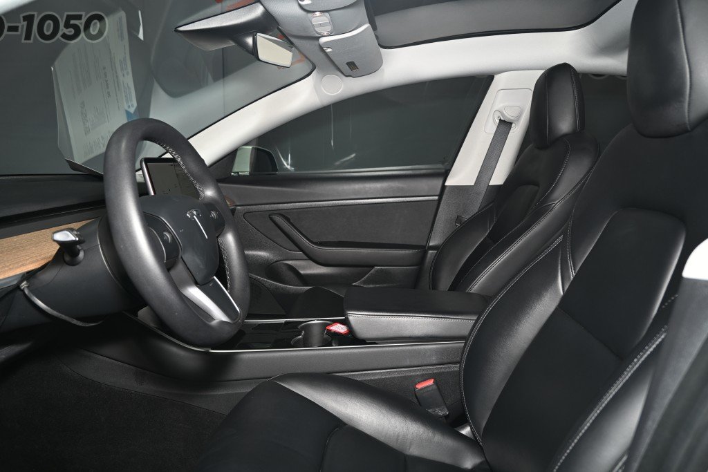 2020 Tesla MODEL 3 in Montreal, Quebec - 4 - w1024h768px