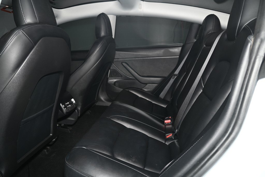 2020 Tesla MODEL 3 in Montreal, Quebec - 5 - w1024h768px