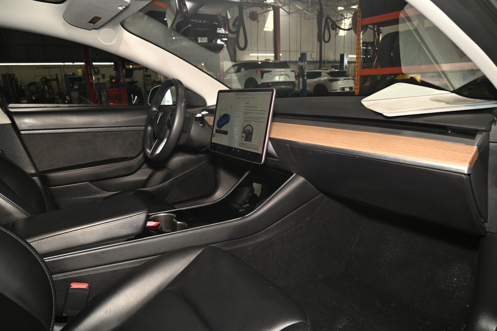 2020 Tesla MODEL 3 in Montreal, Quebec - 8 - w1024h768px