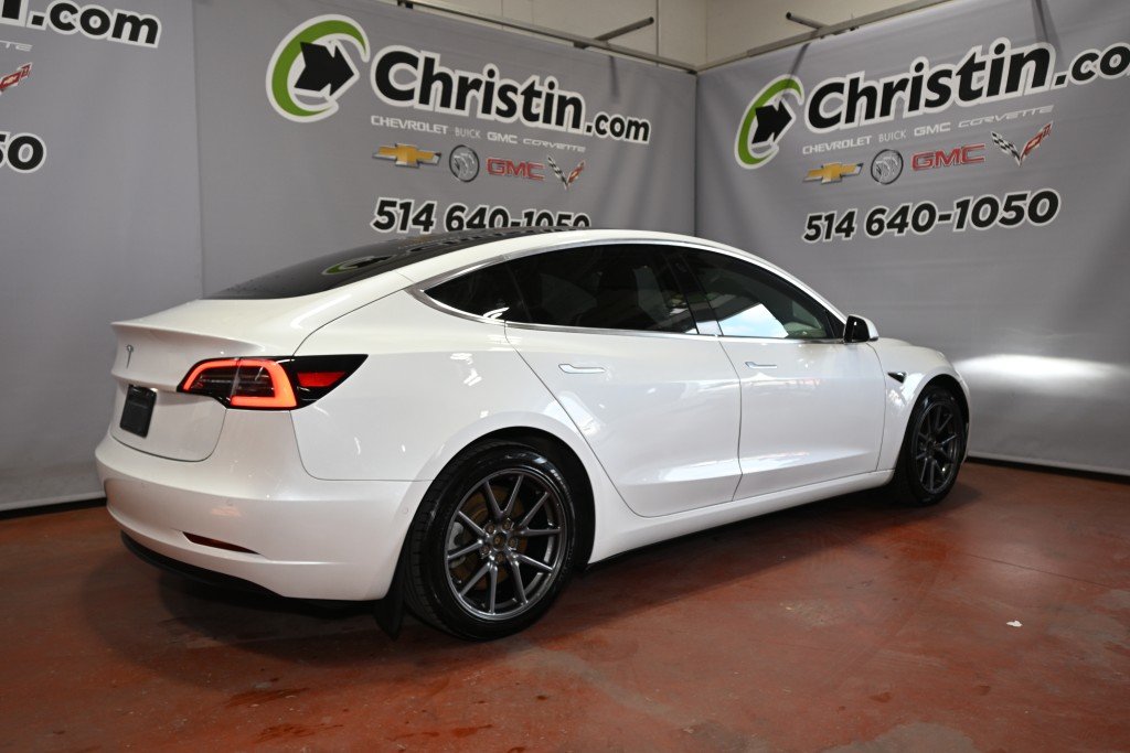 2020 Tesla MODEL 3 in Montreal, Quebec - 10 - w1024h768px
