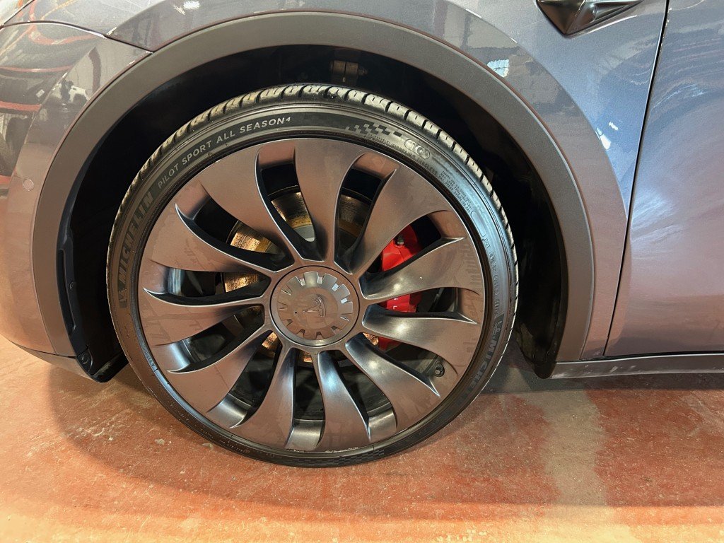 2023 Tesla MODEL Y in Montreal, Quebec - 3 - w1024h768px