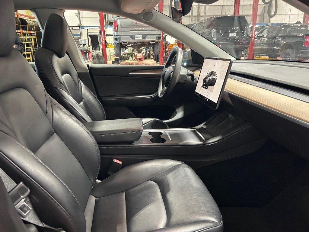 2023 Tesla MODEL Y in Montreal, Quebec - 11 - w1024h768px