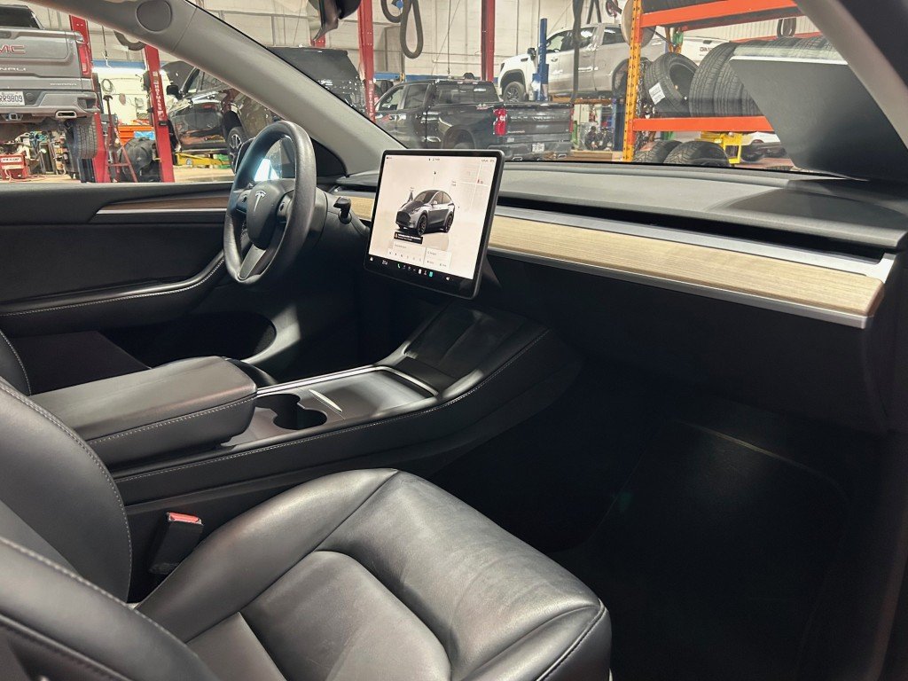 2023 Tesla MODEL Y in Montreal, Quebec - 10 - w1024h768px