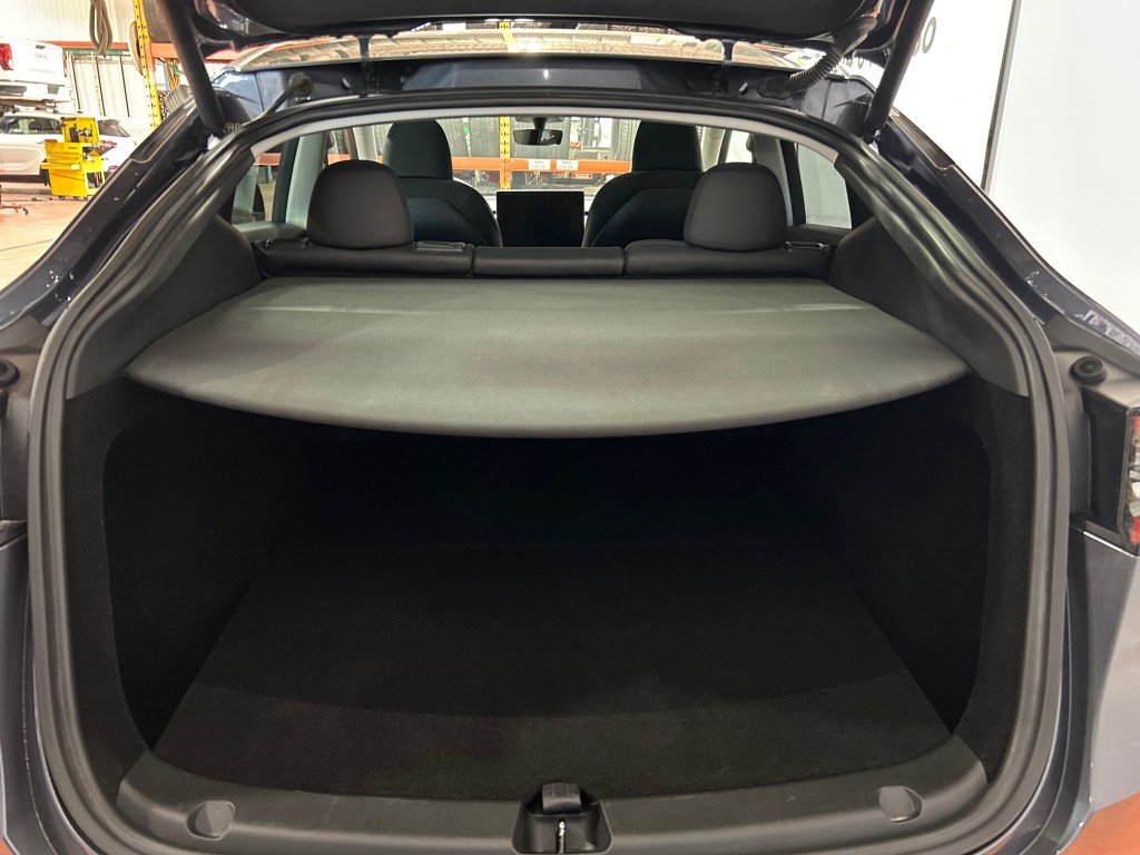 2023 Tesla MODEL Y in Montreal, Quebec - 9 - w1024h768px
