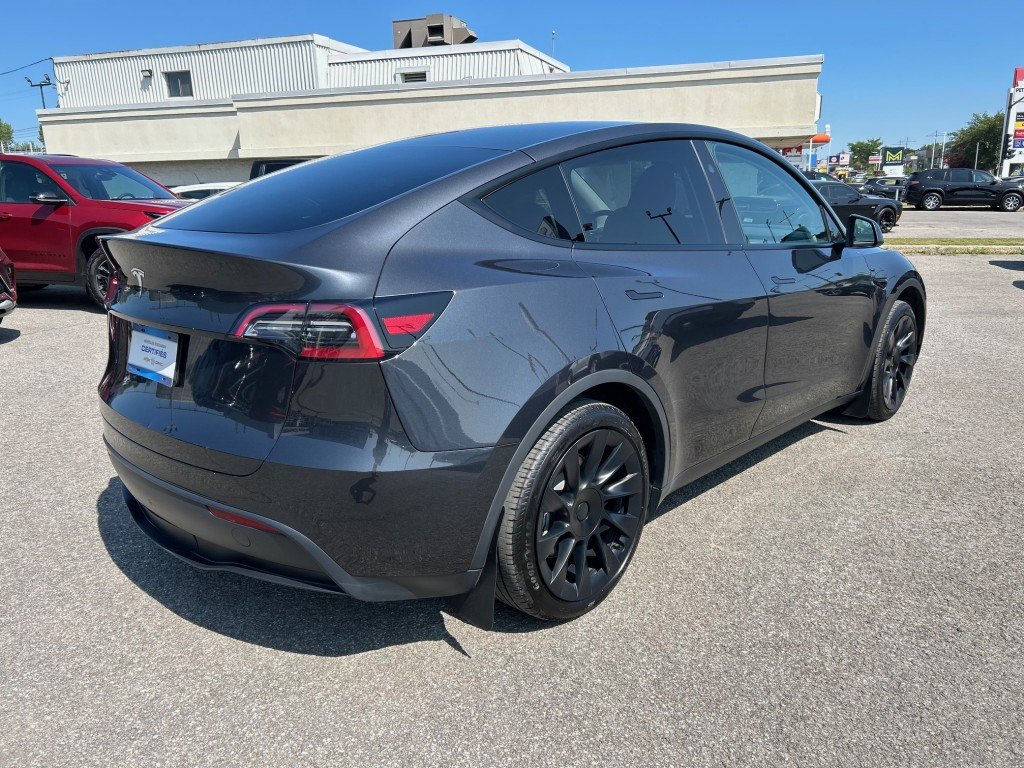 2024 Tesla Model Y in Montreal, Quebec - 6 - w1024h768px