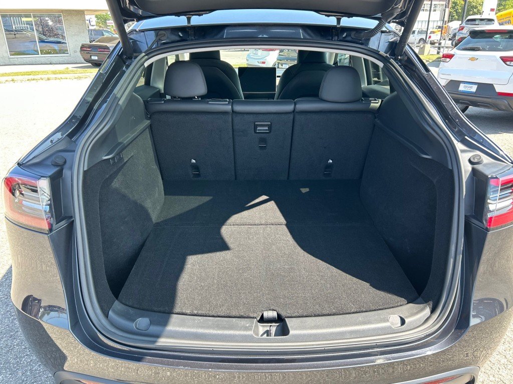 2024 Tesla Model Y in Montreal, Quebec - 14 - w1024h768px