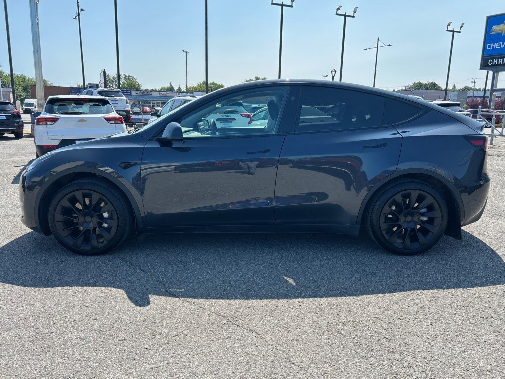 2024 Tesla Model Y in Montreal, Quebec - 4 - w1024h768px