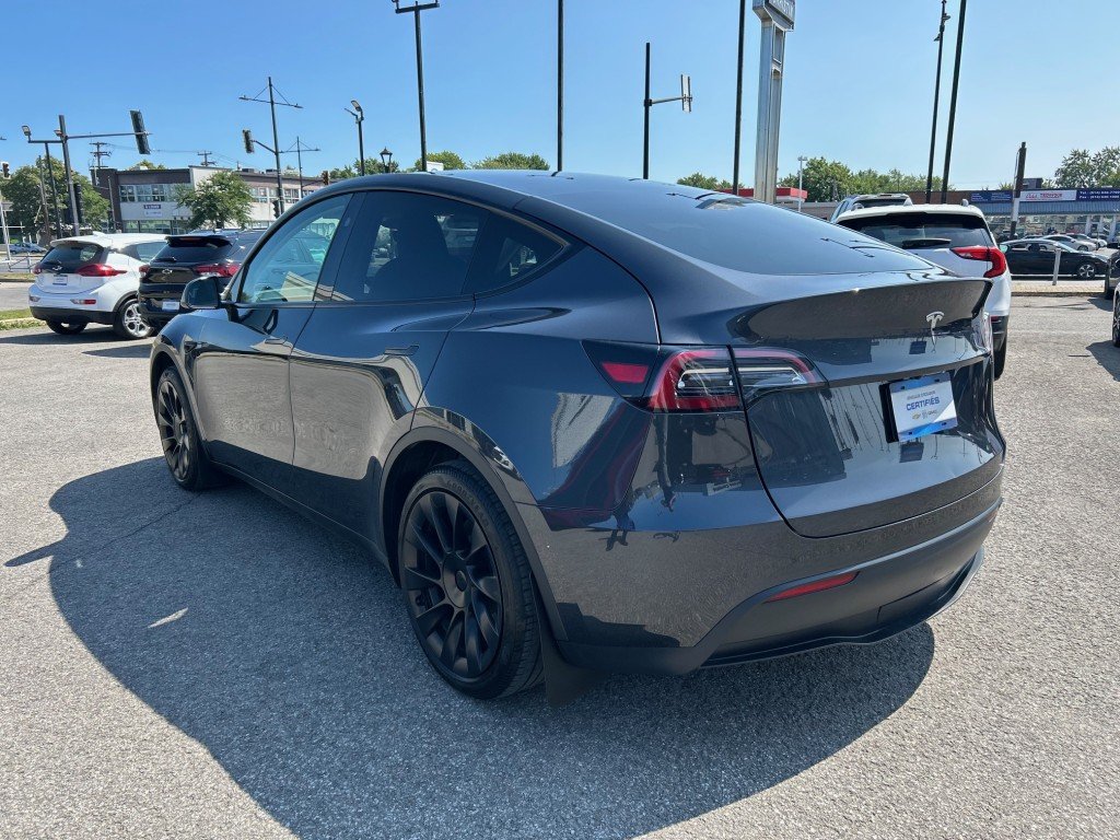 2024 Tesla Model Y in Montreal, Quebec - 5 - w1024h768px