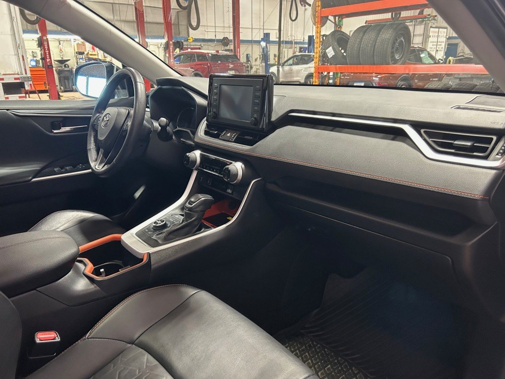 Toyota RAV4  2022 à Montréal, Québec - 17 - w1024h768px