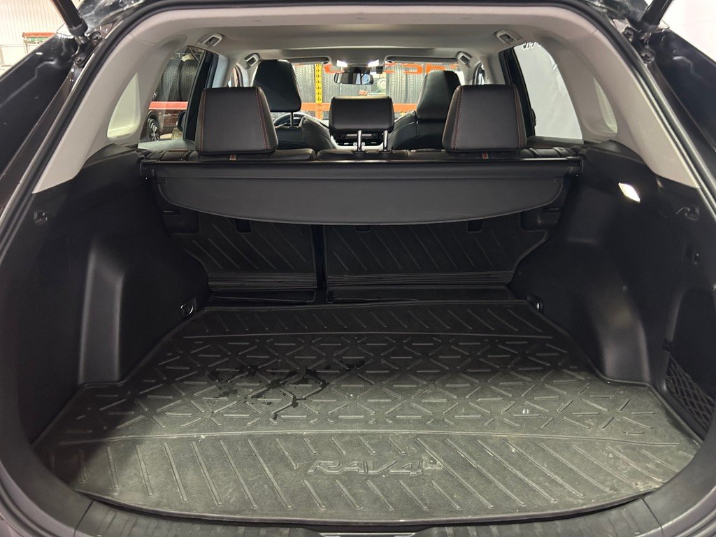 Toyota RAV4  2022 à Montréal, Québec - 7 - w1024h768px