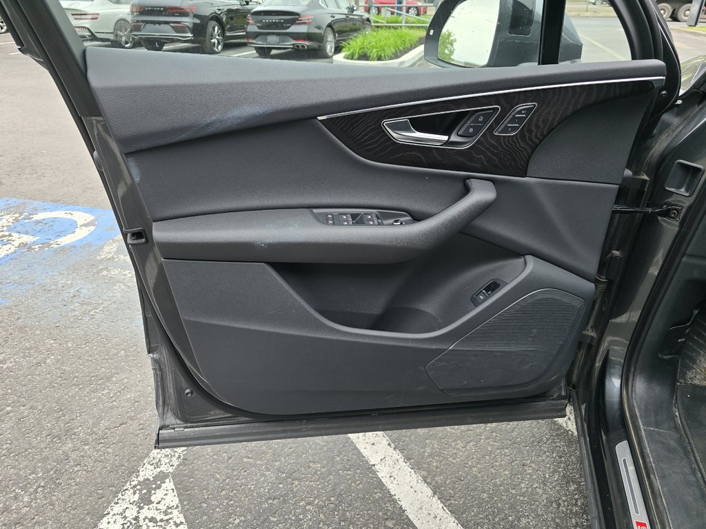 2021 Audi Q7 KOMFORT 55TFSI S-LINE QUATTRO NAV TOIT in Montréal, Quebec - 16 - w1024h768px