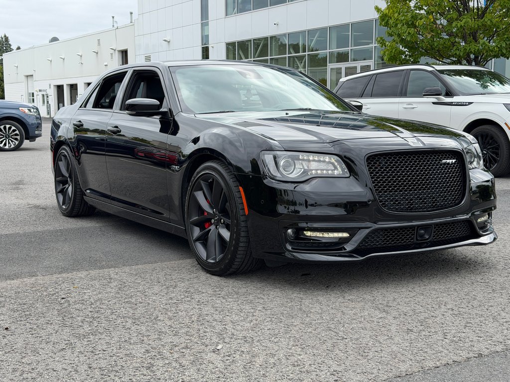 Chrysler 300 C | 6.4L SRT | BAS KILO | TOIT PANO | CARPLAY | 2023 à Brossard, Québec - 3 - w1024h768px