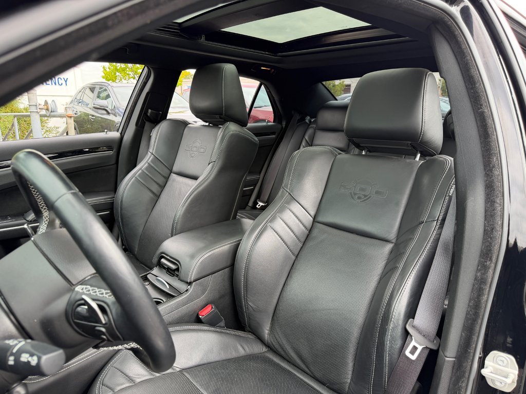 Chrysler 300 C | 6.4L SRT | BAS KILO | TOIT PANO | CARPLAY | 2023 à Brossard, Québec - 15 - w1024h768px