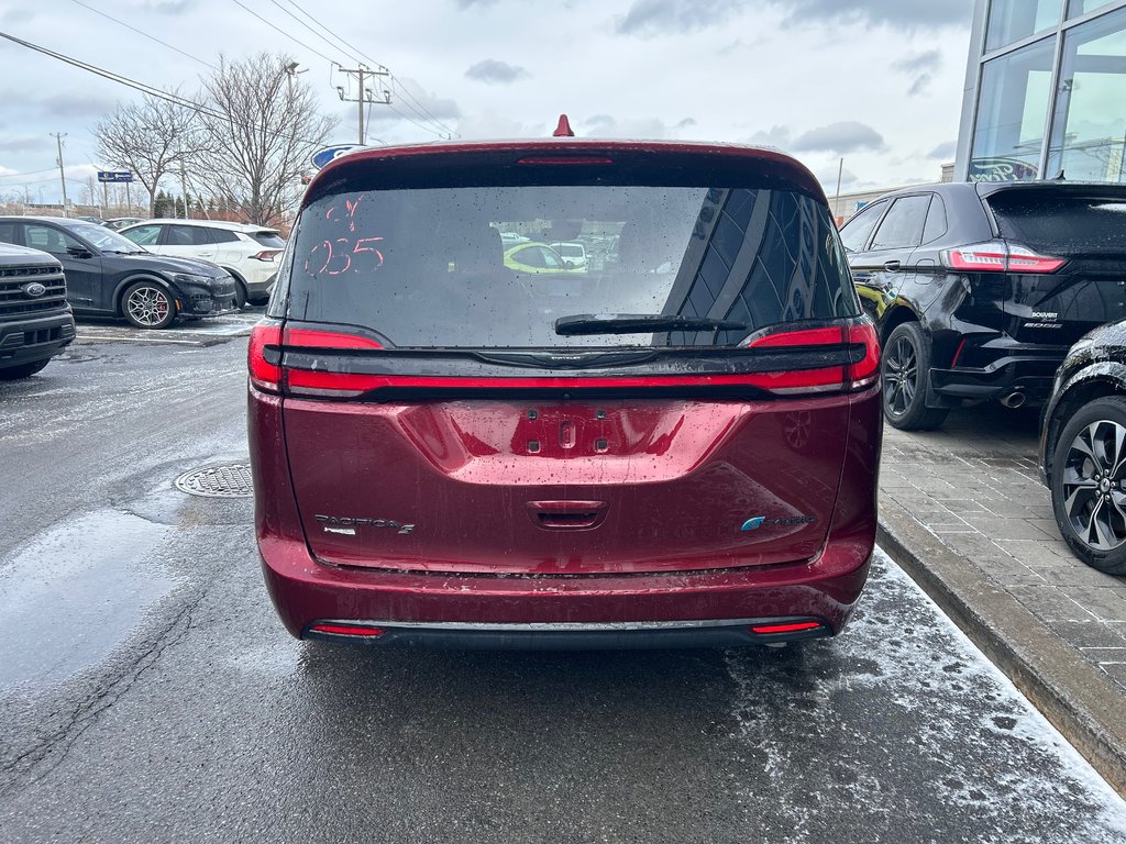 2022 Chrysler Pacifica Hybrid in Brossard, Quebec - 9 - w1024h768px