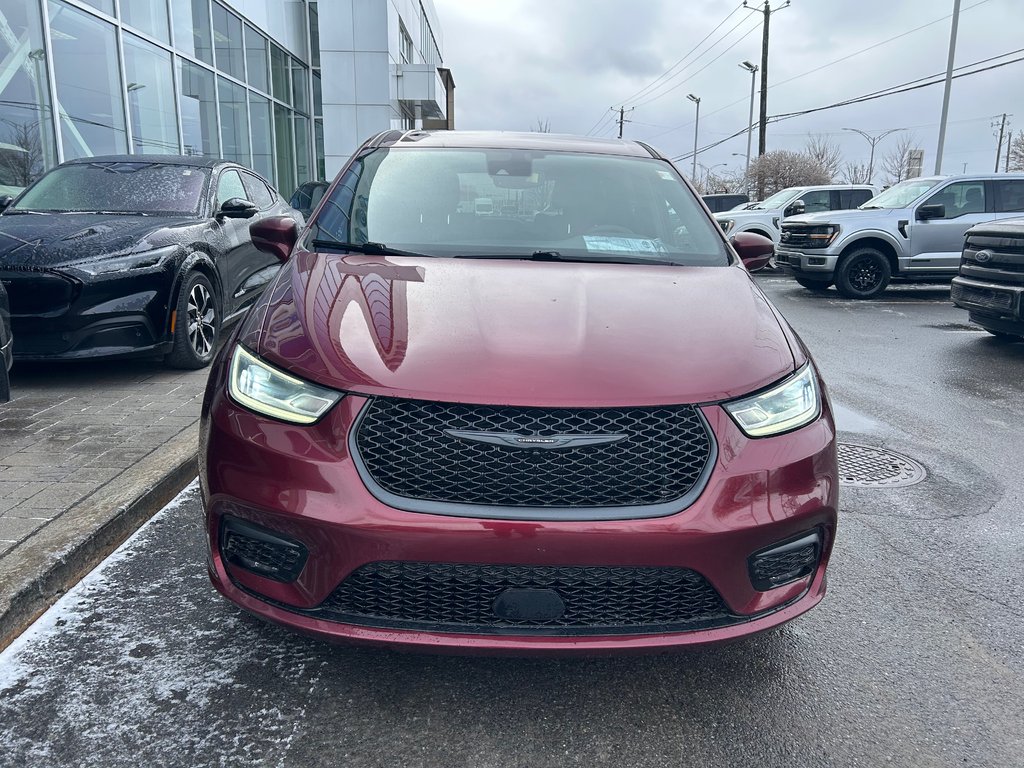 2022 Chrysler Pacifica Hybrid in Brossard, Quebec - 3 - w1024h768px