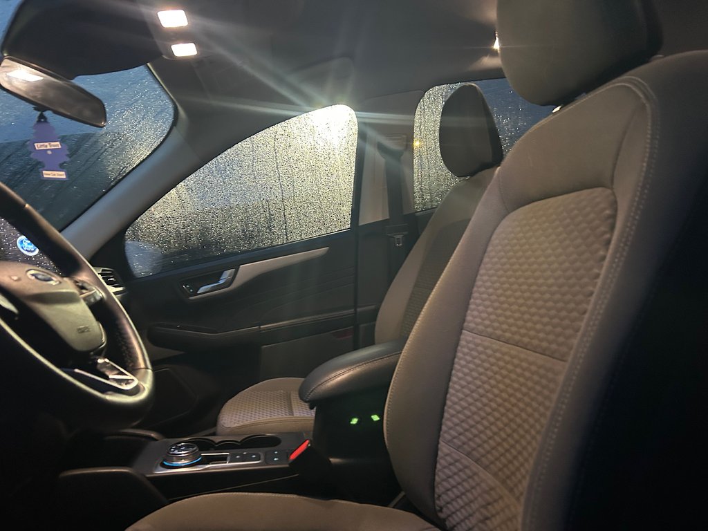 2021 Ford Escape in Brossard, Quebec - 7 - w1024h768px