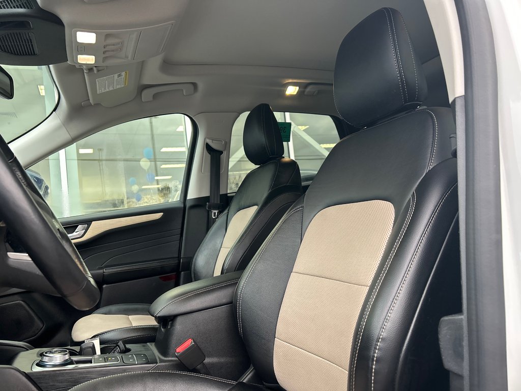 2022 Ford Escape Titanium | AWD | TOIT PANO | ELITE PACK | TOWPACK in Brossard, Quebec - 11 - w1024h768px