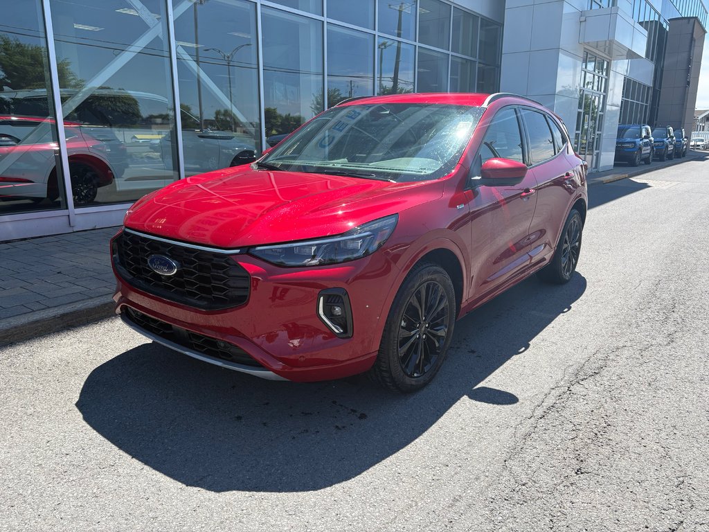 Ford Escape  2023 à Brossard, Québec - 1 - w1024h768px