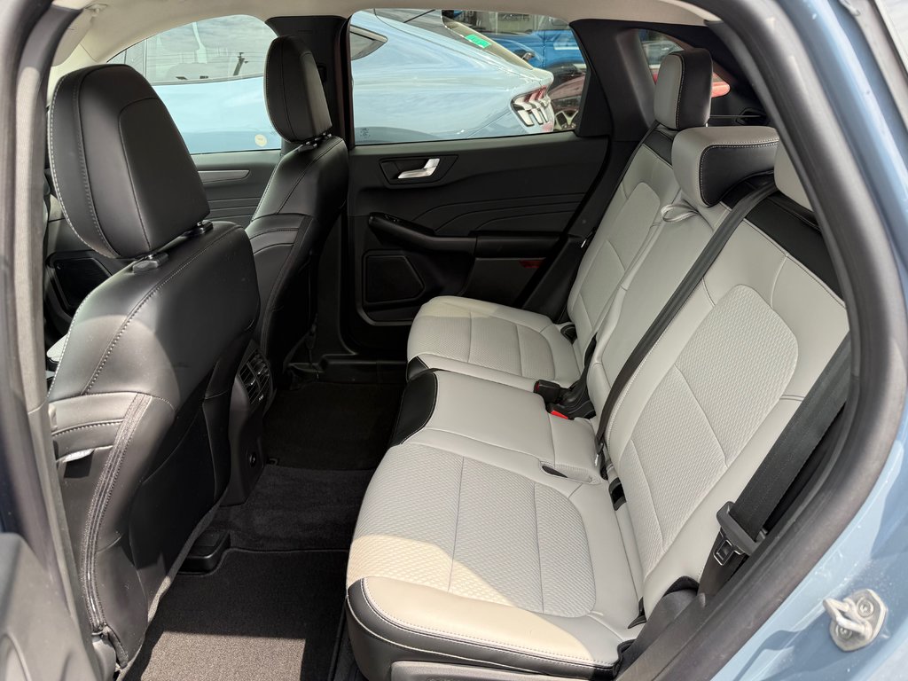 2024 Ford Escape in Brossard, Quebec - 13 - w1024h768px