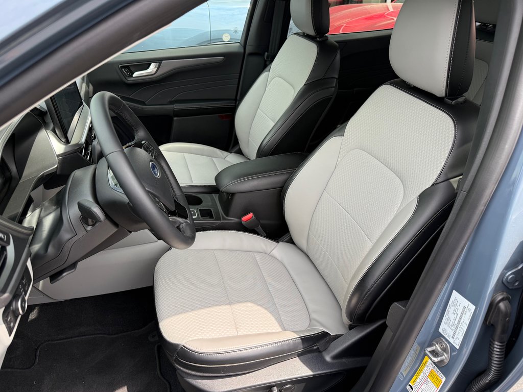2024 Ford Escape in Brossard, Quebec - 11 - w1024h768px
