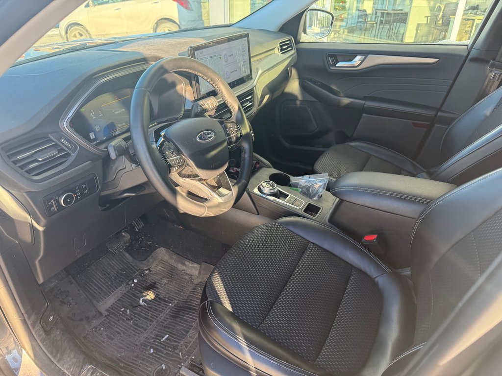 Ford Escape  2024 à Brossard, Québec - 9 - w1024h768px