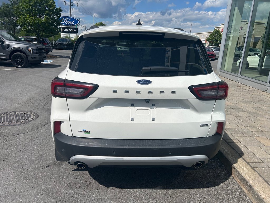 Ford Escape  2024 à Brossard, Québec - 9 - w1024h768px