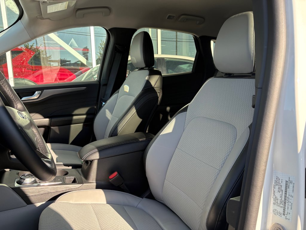 2026 Ford Escape in Brossard, Quebec - 11 - w1024h768px