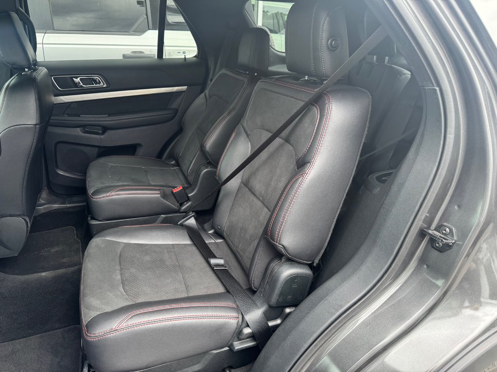 2019 Ford Explorer in Brossard, Quebec - 13 - w1024h768px
