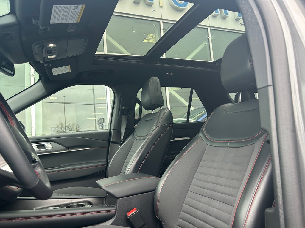 2025 Ford Explorer in Brossard, Quebec - 11 - w1024h768px