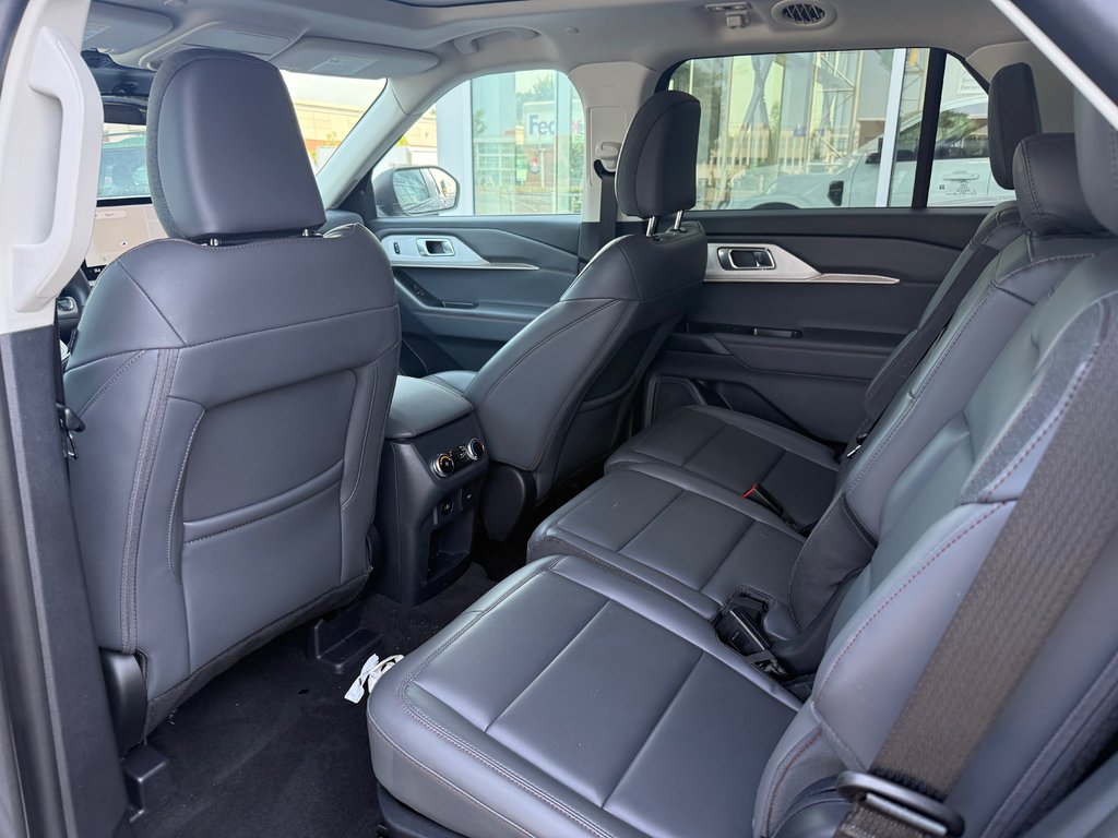 2026 Ford Explorer in Brossard, Quebec - 13 - w1024h768px