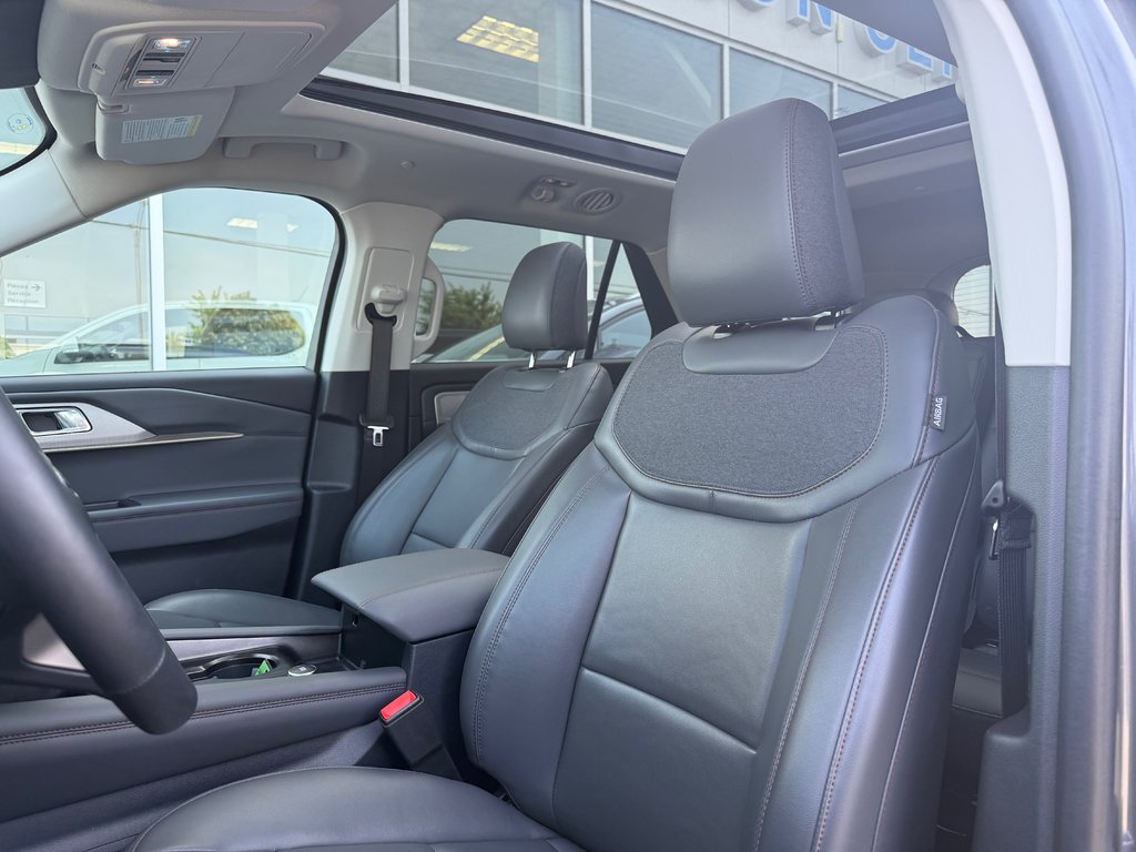 2026 Ford Explorer in Brossard, Quebec - 11 - w1024h768px