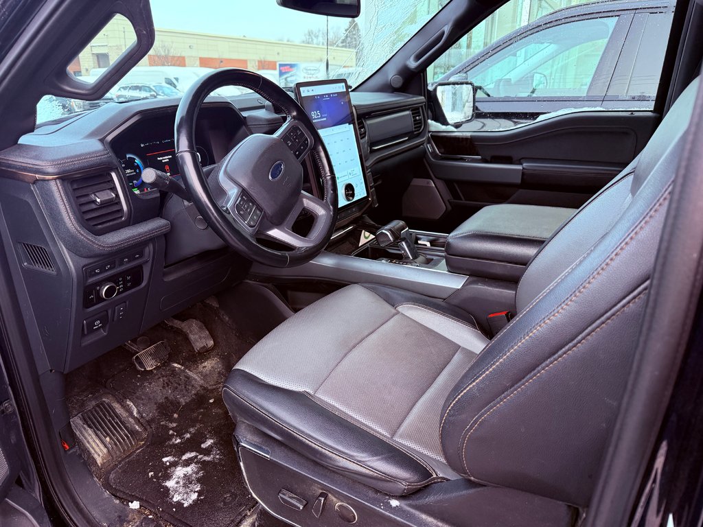 Ford F-150 Lightning  2023 à Brossard, Québec - 5 - w1024h768px