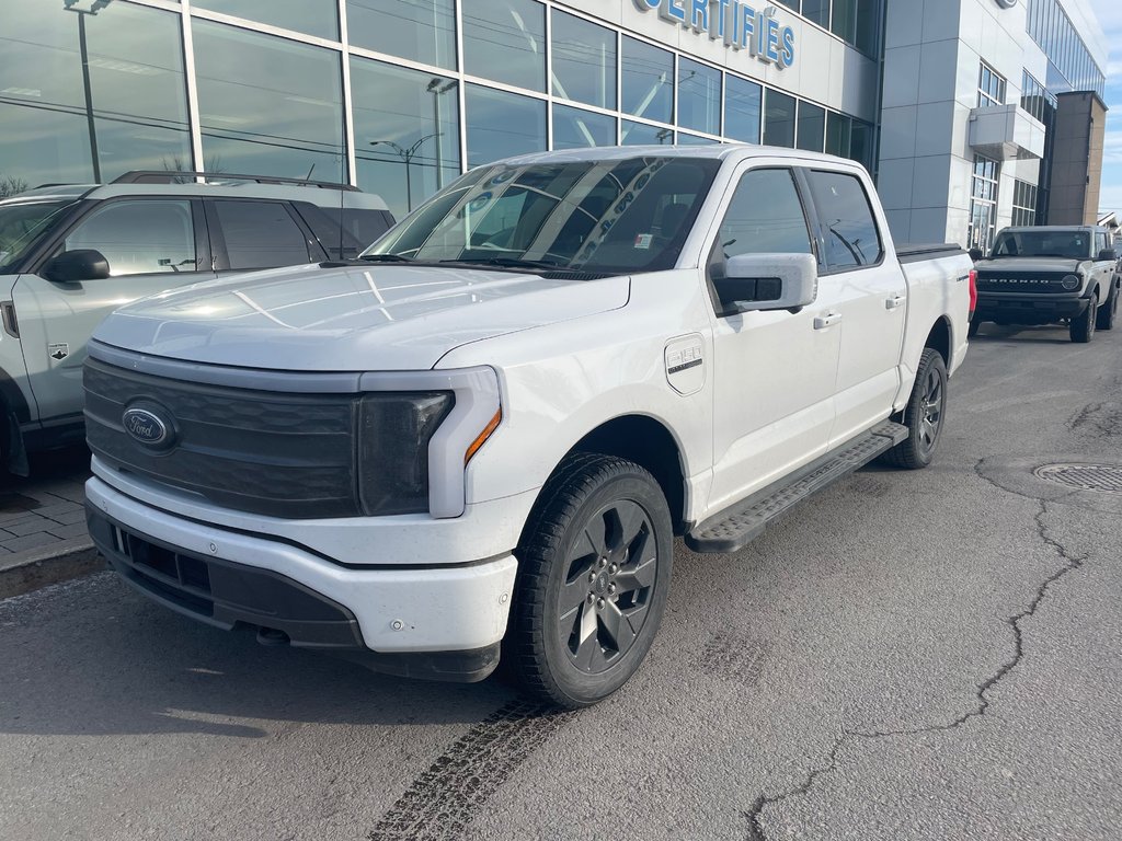 Ford F-150 Lightning  2023 à Brossard, Québec - 1 - w1024h768px