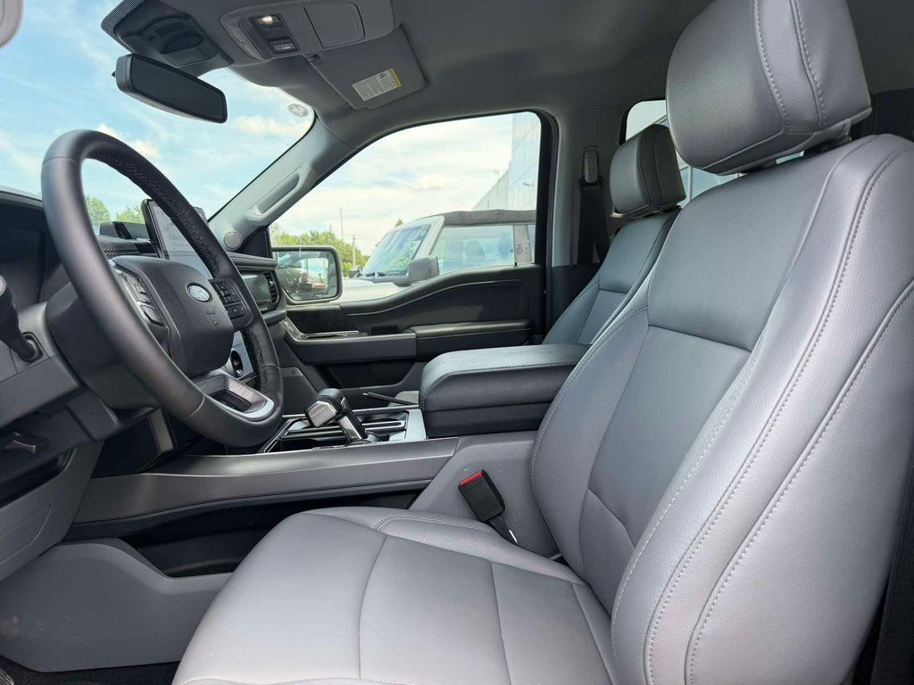 2025 Ford F-150 Lightning in Brossard, Quebec - 13 - w1024h768px