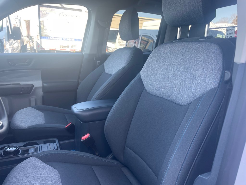 2025 Ford Maverick in Brossard, Quebec - 11 - w1024h768px