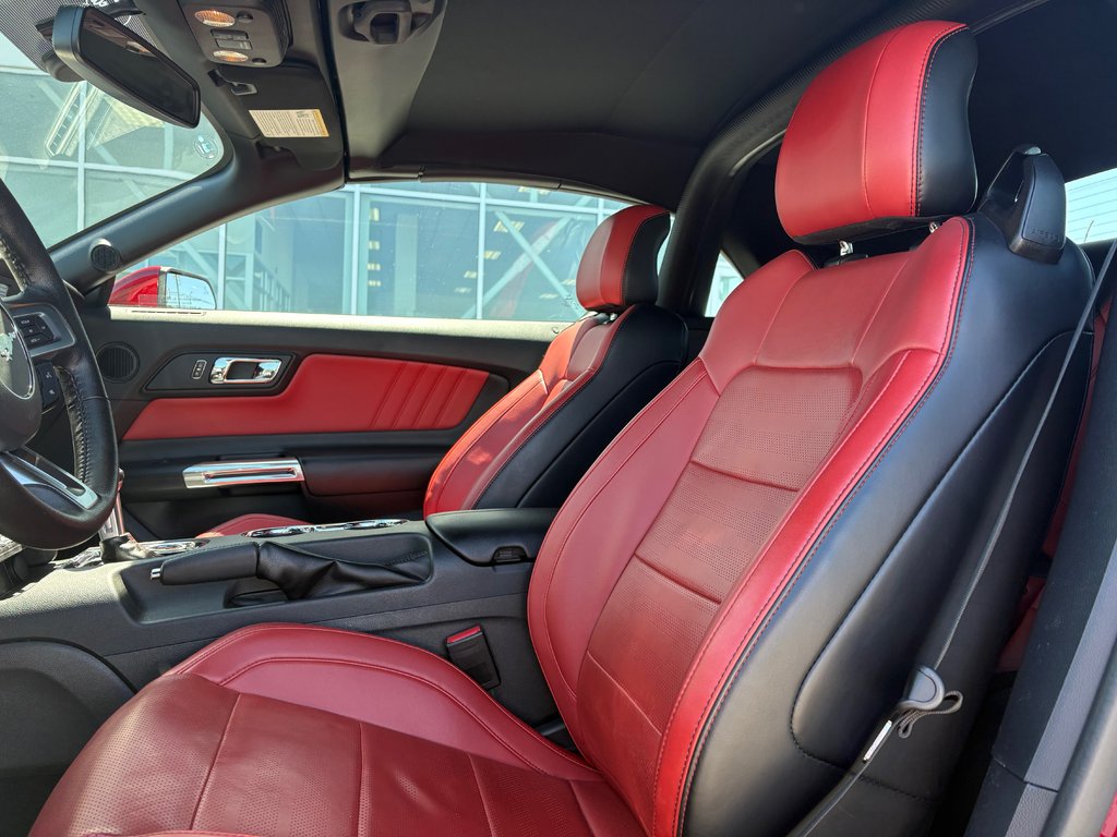 2015 Ford Mustang convertible in Brossard, Quebec - 13 - w1024h768px