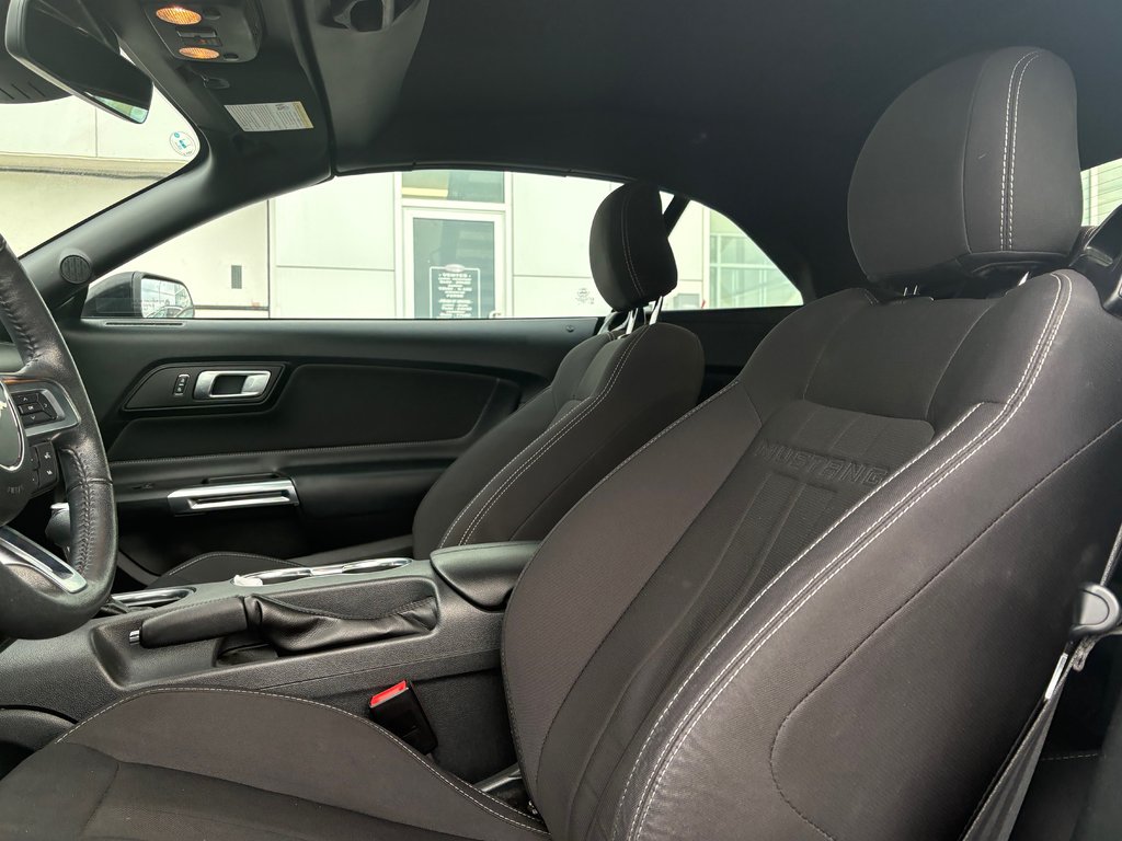 Ford Mustang convertible  2022 à Brossard, Québec - 13 - w1024h768px
