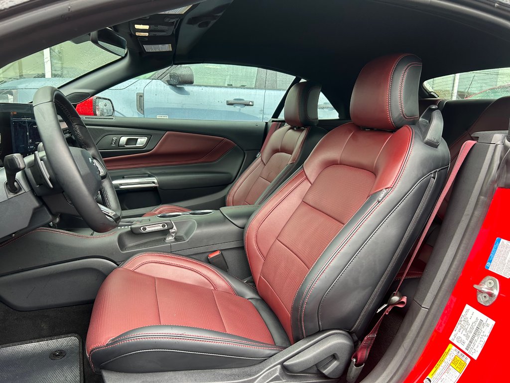 2025 Ford Mustang convertible in Brossard, Quebec - 11 - w1024h768px