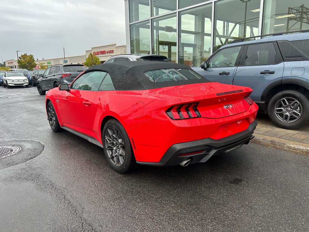 2025 Ford Mustang convertible in Brossard, Quebec - 7 - w1024h768px
