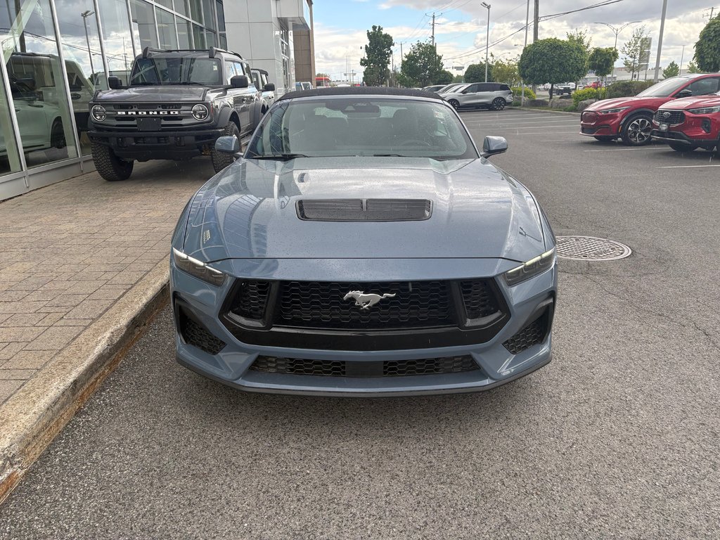 Ford Mustang convertible  2025 à Brossard, Québec - 3 - w1024h768px