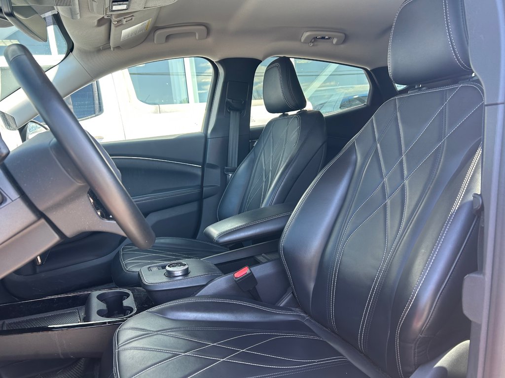 2022 Ford Mustang Mach-E in Brossard, Quebec - 11 - w1024h768px