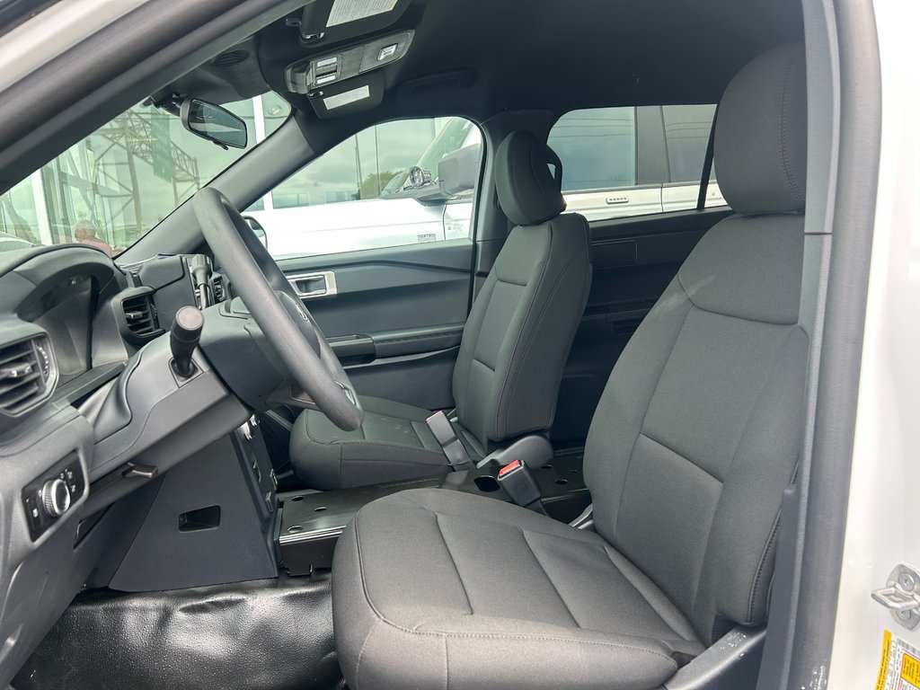 Ford Police Interceptor Utility  2025 à Brossard, Québec - 10 - w1024h768px