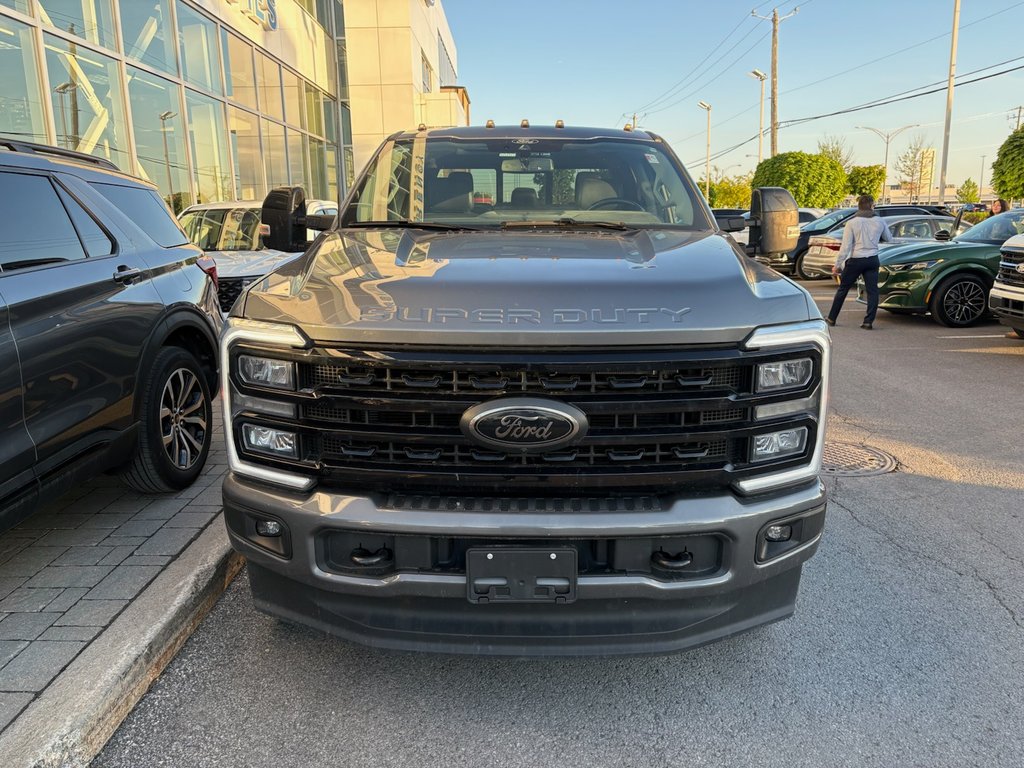 Ford Super Duty F-250 SRW LARIAT | 6.7 DIESEL | BLACK PACK | TOIT PANO | 2024 à Brossard, Québec - 3 - w1024h768px