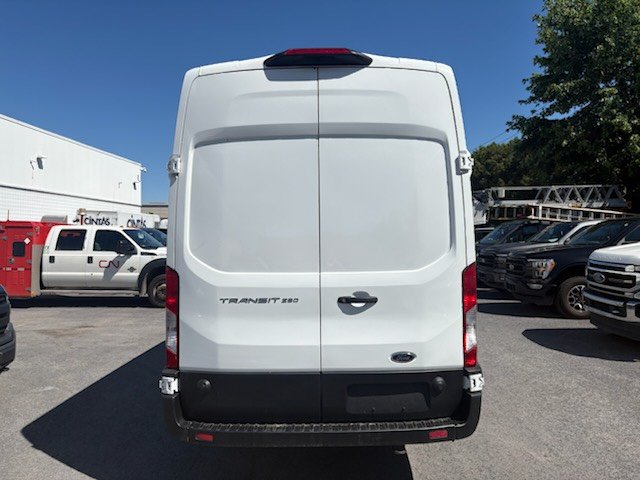 2023 Ford Transit Cargo Van in Brossard, Quebec - 5 - w1024h768px