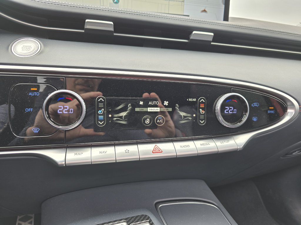 2022 GENESIS GV70 2.5T PRESTIGE AWD CAM 360 SIEGE MASSAGE TOIT PANO in Montréal, Quebec - 13 - w1024h768px