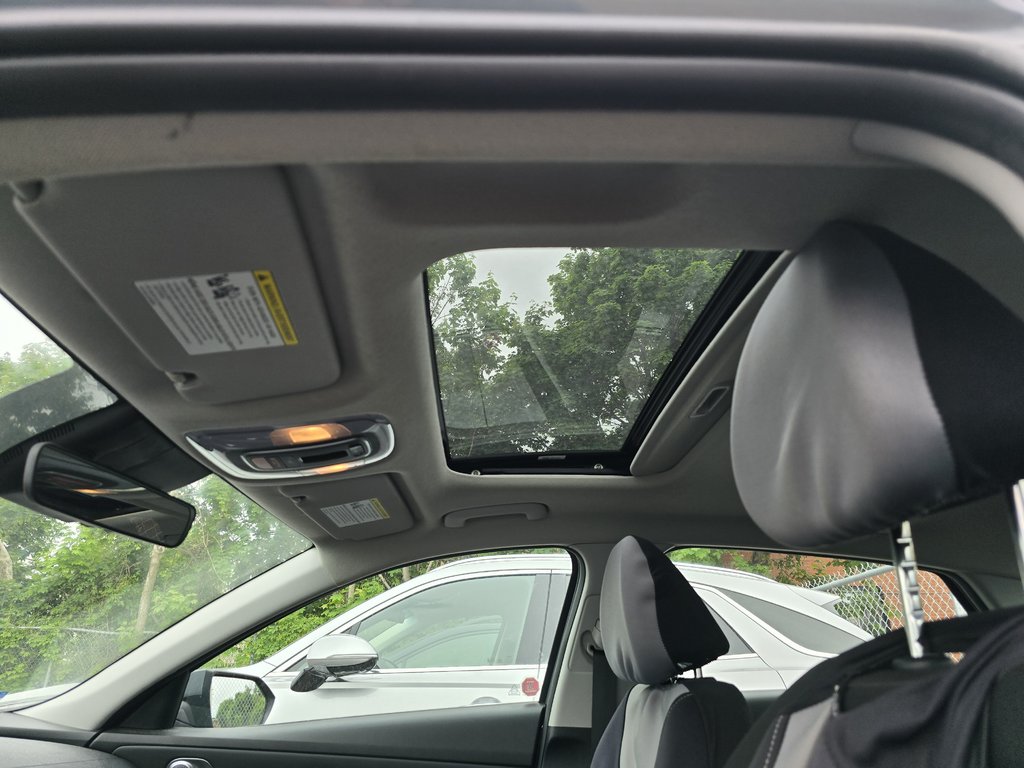 Hyundai Elantra PREFERRED SUN&TECH TOIT OUVRANT CAMERA CARPLAY MAG 2022 à Montréal, Québec - 3 - w1024h768px