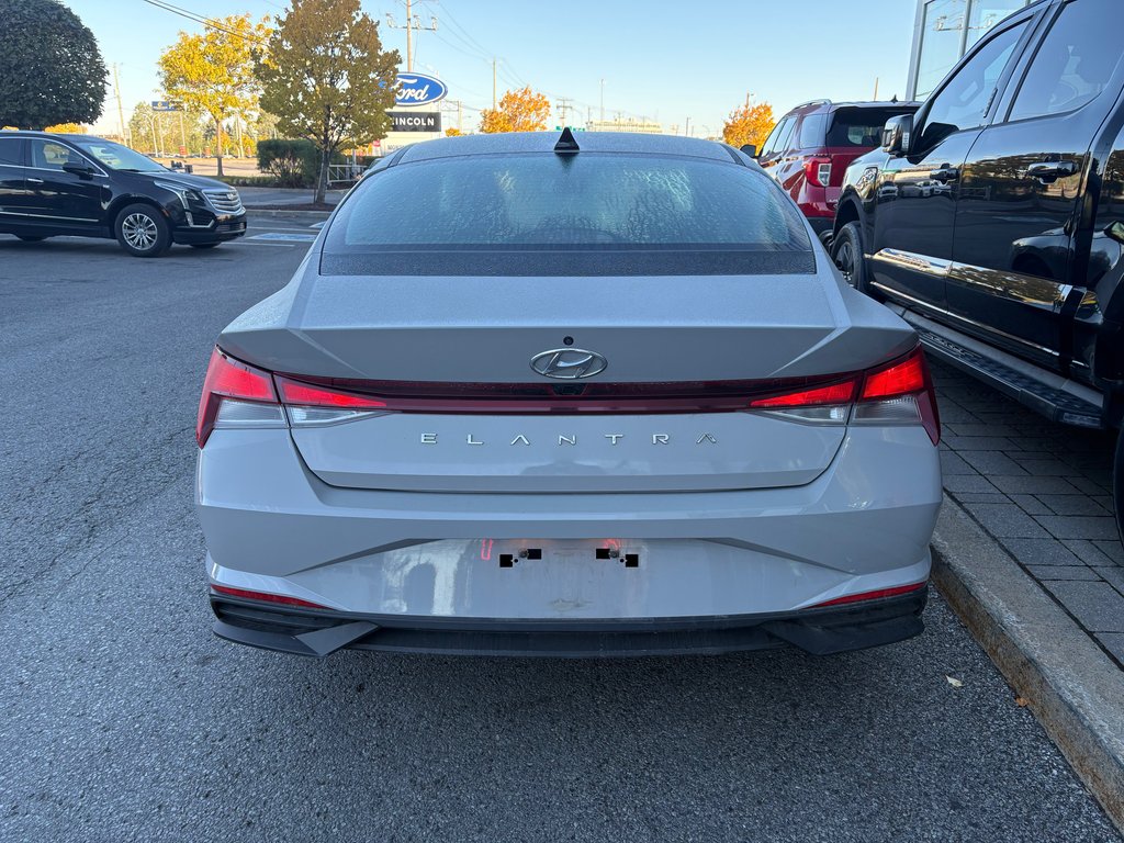 Hyundai Elantra  2022 à Brossard, Québec - 7 - w1024h768px