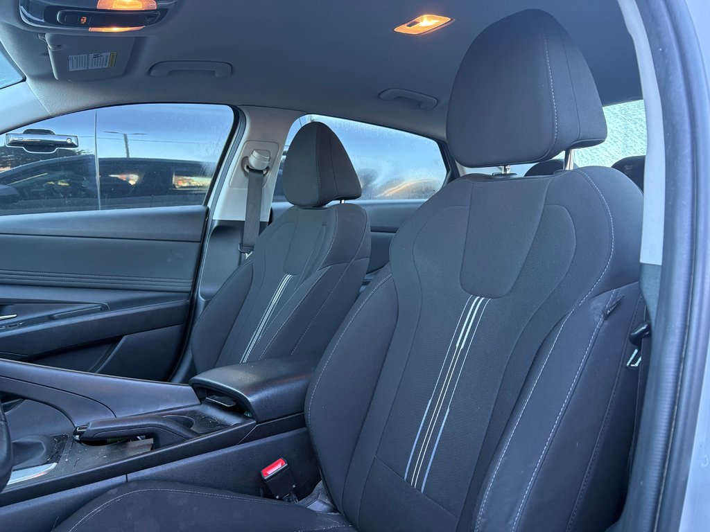 Hyundai Elantra  2022 à Brossard, Québec - 11 - w1024h768px